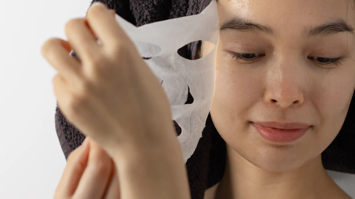 疲れた顔をリセットする夜のスキンケアルーティン