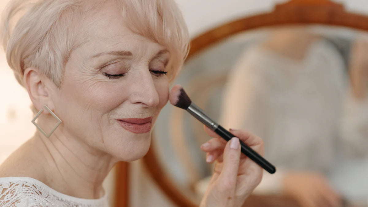 更年期女性におすすめの健康的な生活習慣とファンデーション選び