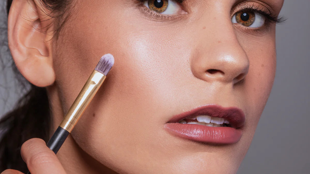 職場で輝く！血色感メイクの秘訣