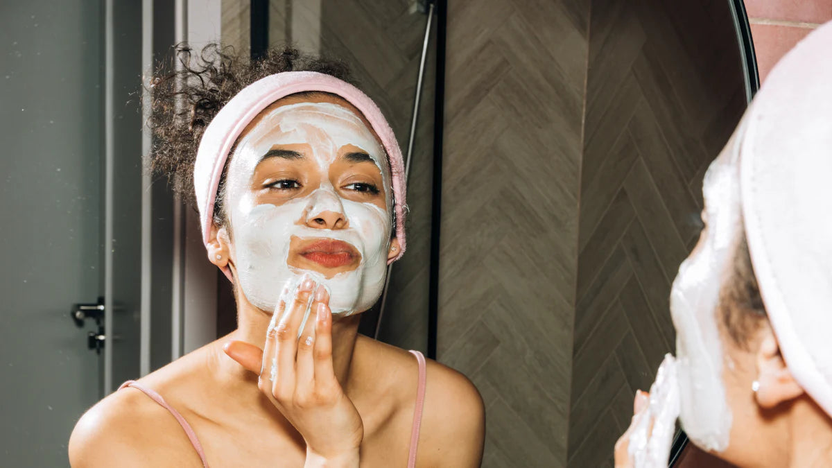 透明感のある肌を作るスキンケアとメイクの秘訣