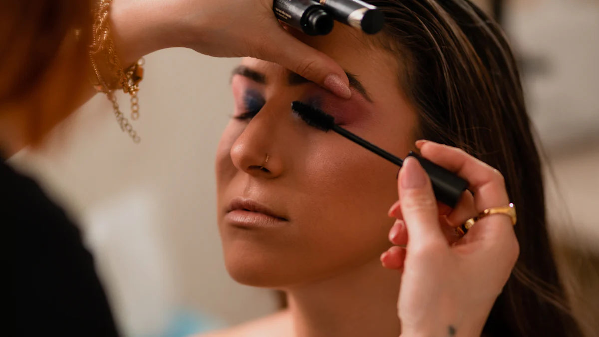 ビジネスシーンで好印象を与えるメイクの基本