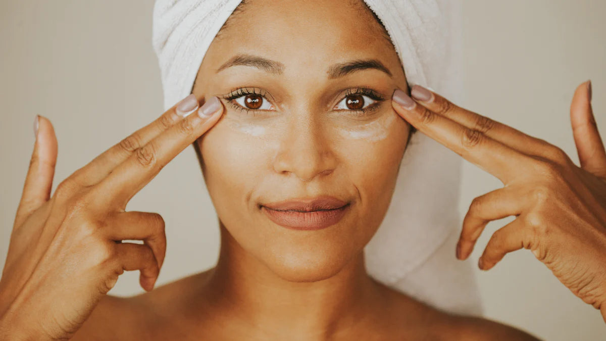 顔の寝跡が気になる女性必見！簡単ケアで肌老化を防ぐ方法