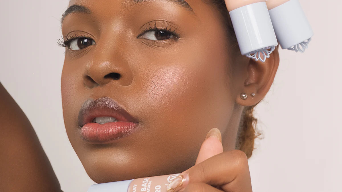 滑らかな肌を作るベースメイクの基本テクニックとおすすめ製品