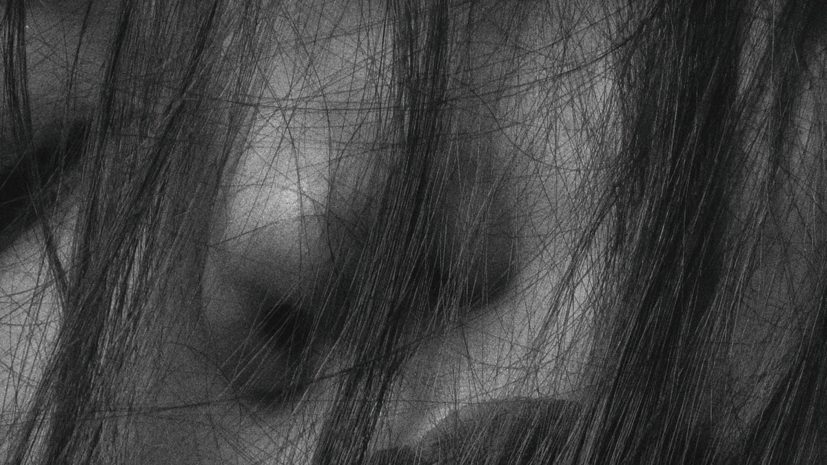 ヘアラインファンデーションで白髪を自然にカバーする方法