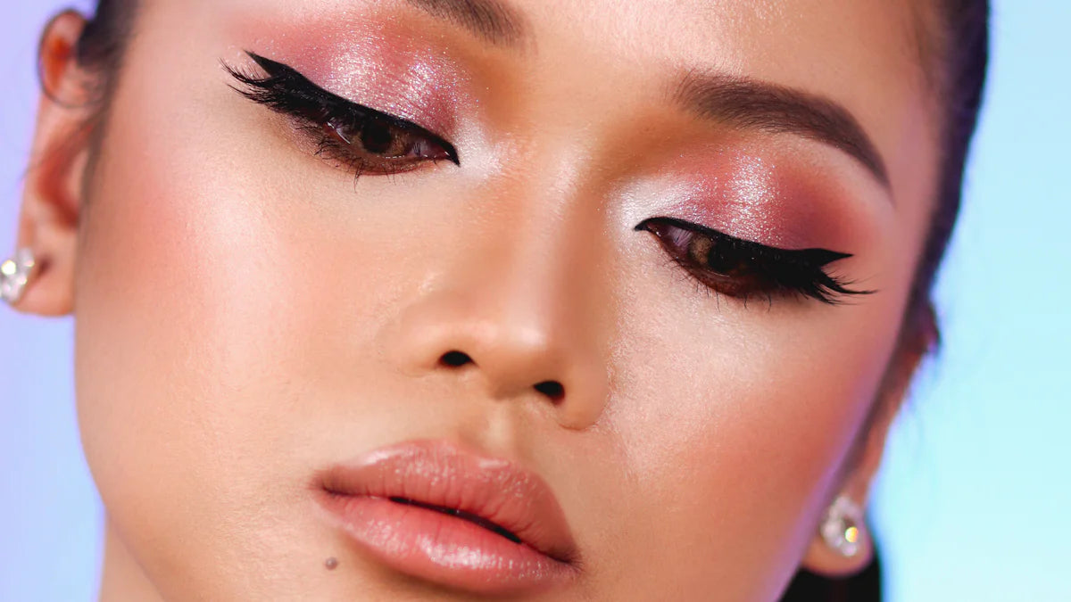 3Dメイクで叶える！写真映えする小顔テクニック