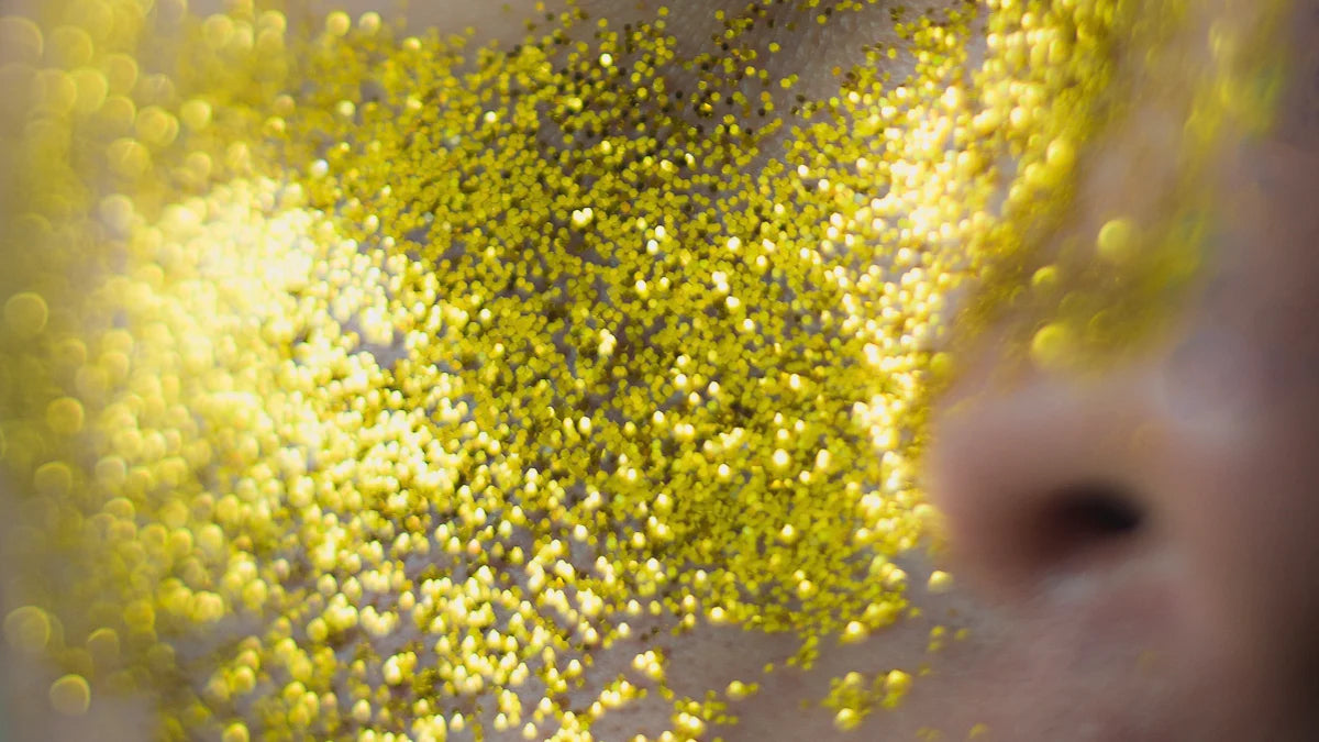 黄色ゴールドのアイシャドウで魅せる！リピート使いのコツ