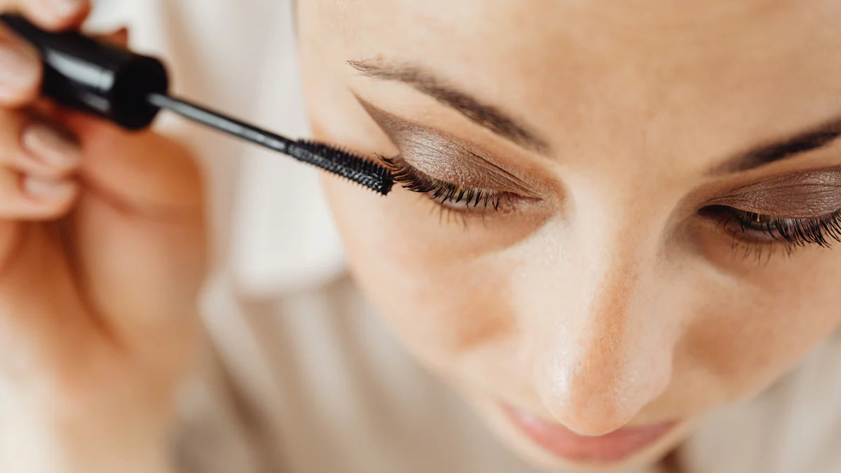 メイクを変えて頬骨をカバーする簡単テクニック