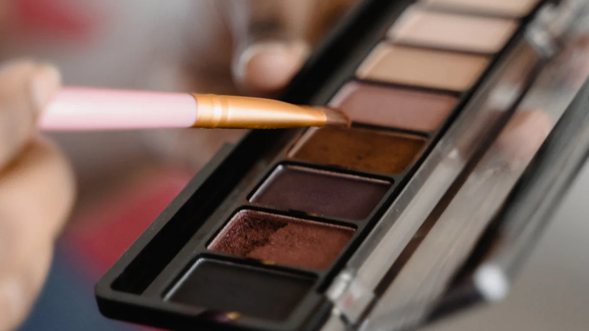 夏でも崩れないベースメイクの秘訣とおすすめアイテム