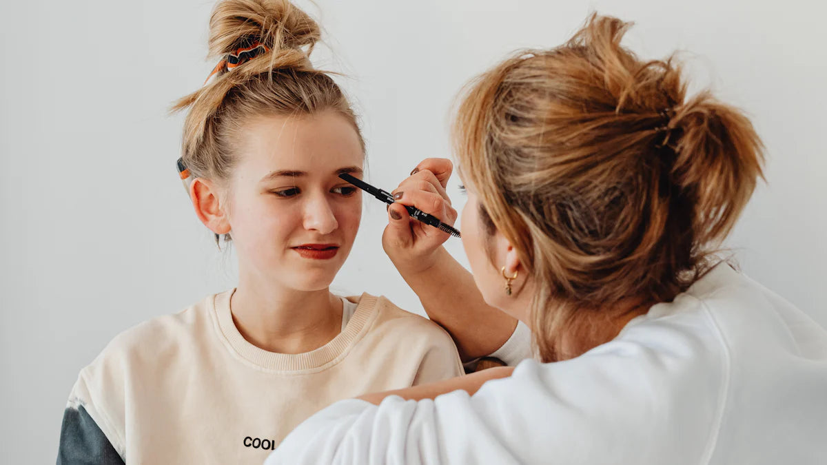 オフィスメイクの基本と簡単お直しテクニック