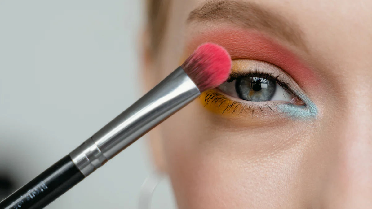 就職活動メイクの基本と成功の秘訣