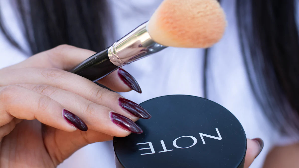 ファンデーションで簡単に立体感を出すメイク術