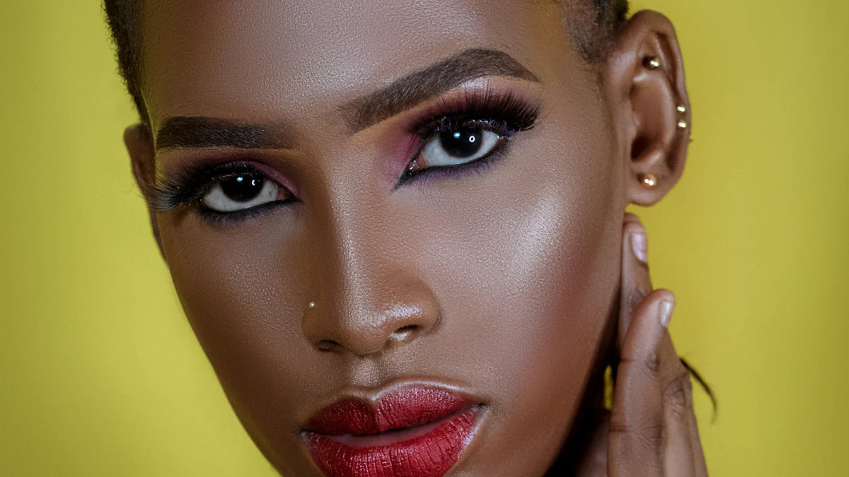 レッドブラウンアイシャドウで作る大人の秋冬メイク