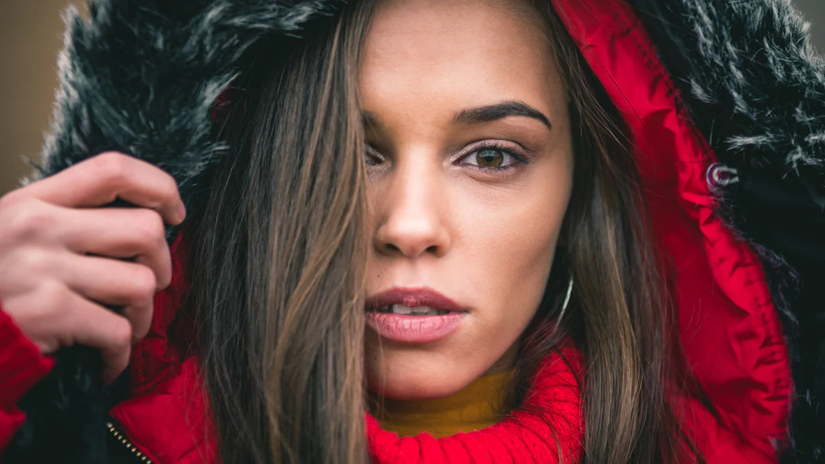 寒い冬に映えるレッドメイクのコツとおすすめアイテム