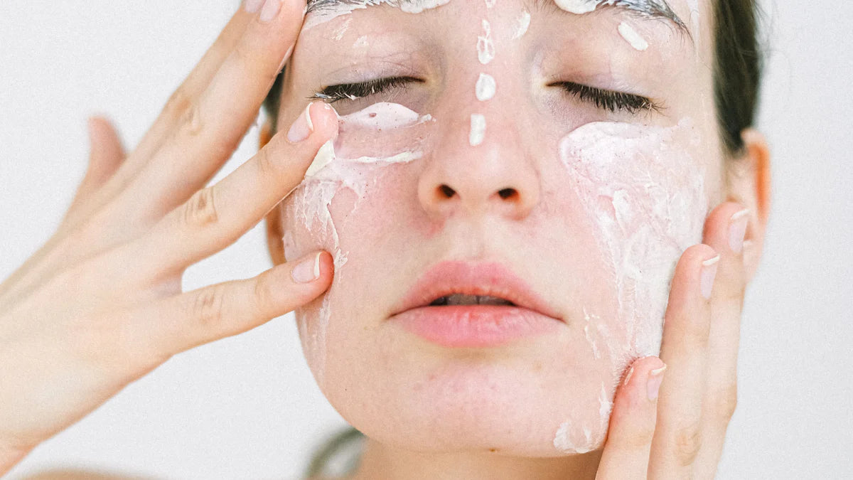 冬の肌ケアの基本と乾燥対策の秘訣